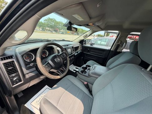 Used 2017 RAM 1500 Express w/ Black Ram 1500 Express Group AWD/4WD image 9