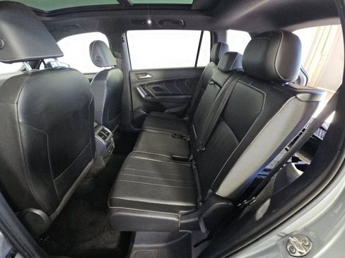 Used 2022 Volkswagen Tiguan SE R-Line image 12