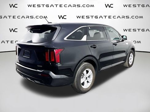 Used 2023 Kia Sorento LX image 42