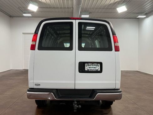 Used 2017 GMC Savana 2500 image 28