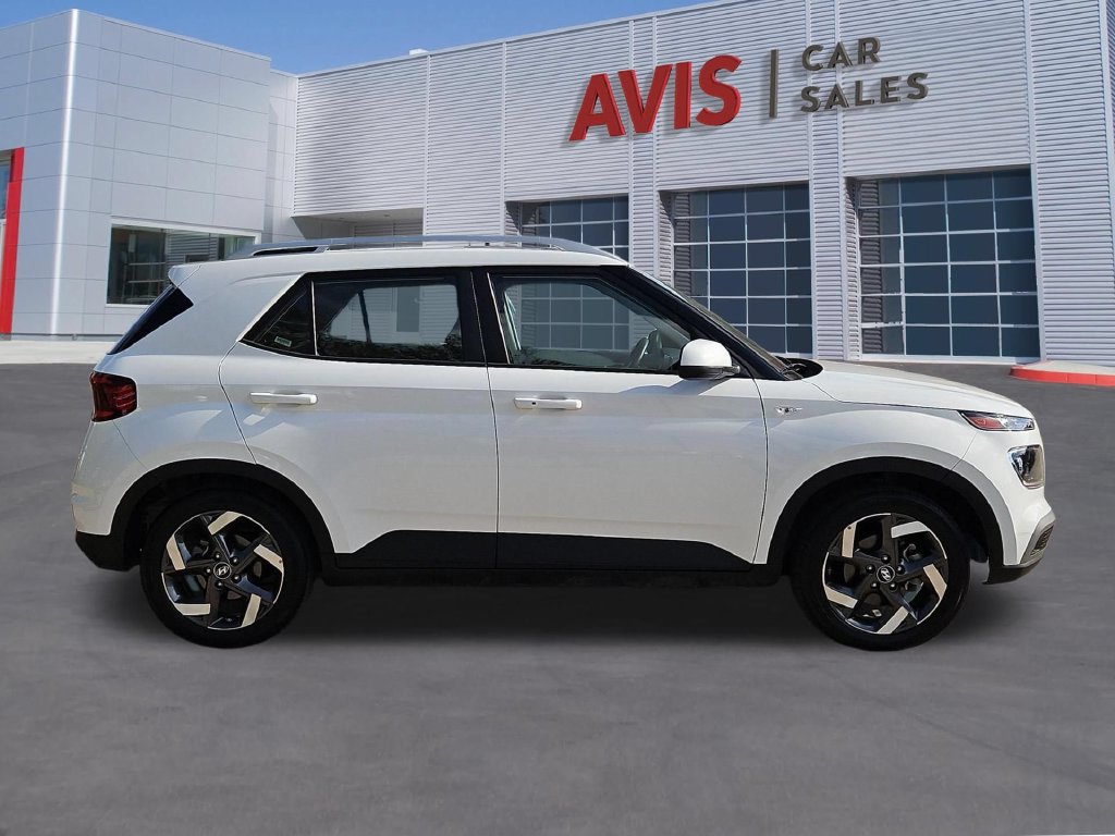 Used 2025 Hyundai Venue SEL FWD image 5