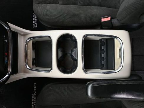Used 2016 Dodge Grand Caravan SXT FWD image 30