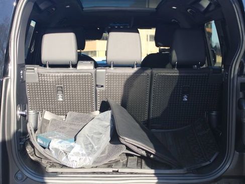 Used 2025 Land Rover Defender 110 S image 12