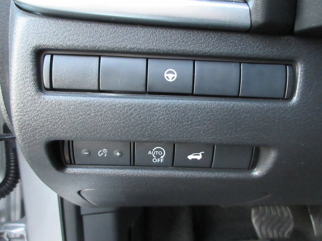 Used 2025 Nissan Rogue SV FWD image 22