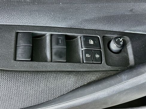 Used 2021 Toyota Corolla LE w/ Carpet Mat Package (TMS) FWD image 15