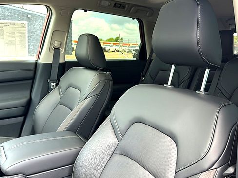 New 2026 Nissan Pathfinder SL w/ SL Premium Package FWD image 11