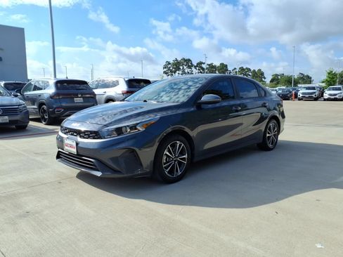 Used 2024 Kia Forte LXS FWD image 2