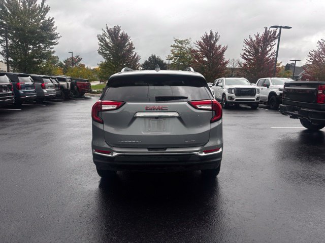 Used 2024 GMC Terrain SLT w/ LPO, Floor Liner Package AWD/4WD image 7
