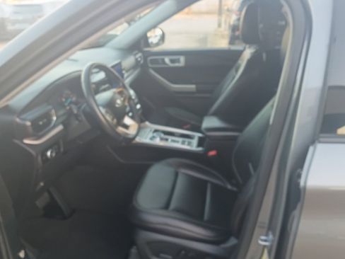 Used 2024 Ford Explorer XLT w/ Equipment Group 202A image 3