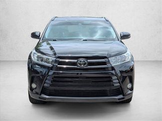 Used 2017 Toyota Highlander SE FWD video 2