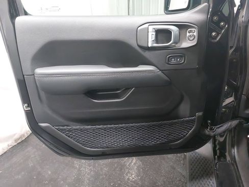 Used 2022 Jeep Wrangler Unlimited Sahara w/ Cold Weather Group image 27