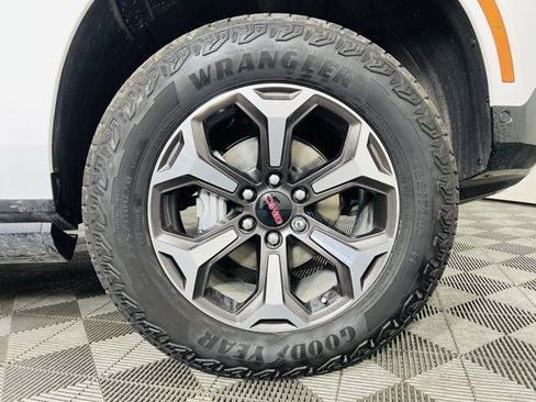 Used 2025 GMC Yukon AT4 Ultimate image 6