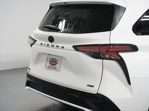 New 2026 Toyota Sienna XSE image 9