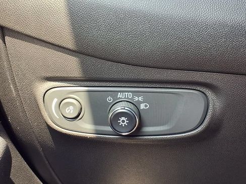 Used 2023 Chevrolet Equinox LT FWD image 18