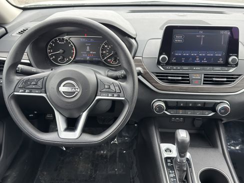Used 2025 Nissan Altima 2.5 SV image 23