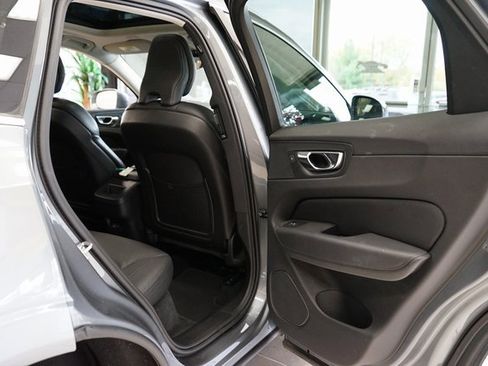 Used 2020 Volvo XC60 T5 Momentum image 49