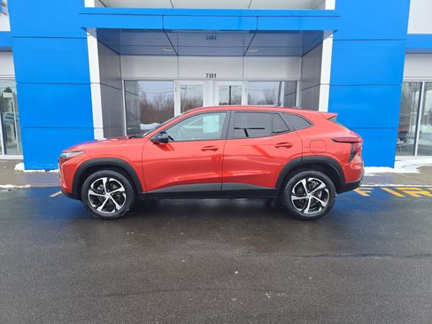 Certified 2024 Chevrolet Trax RS w/ Driver Confidence Package image 6