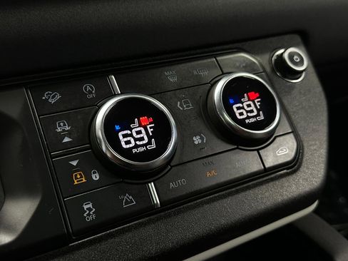 Used 2020 Land Rover Defender 110 First Edition image 33