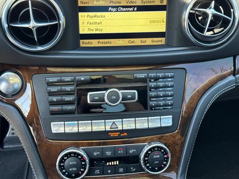 Used 2013 Mercedes-Benz SL 550 image 23