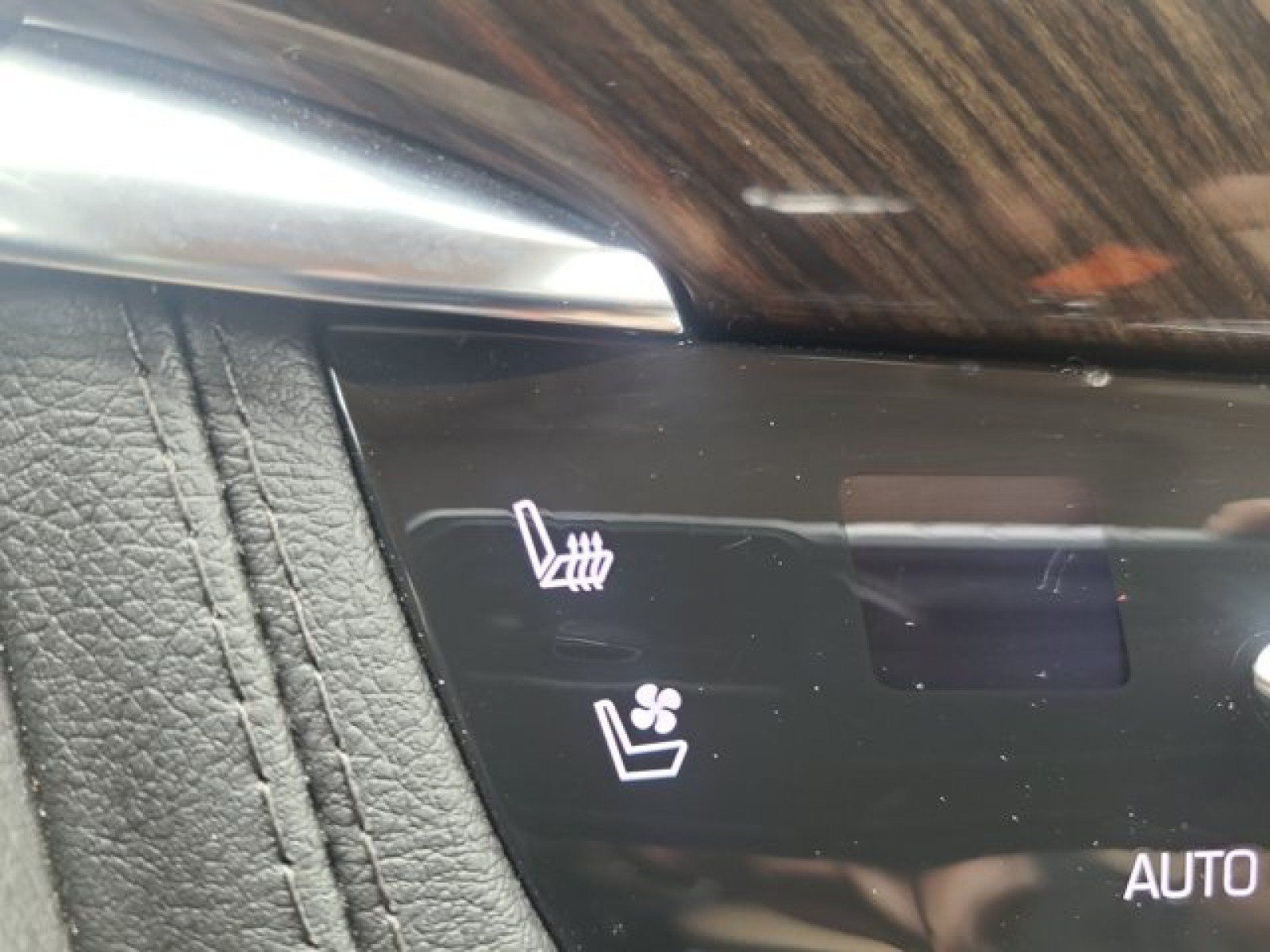 Used 2023 Cadillac XT6 Premium Luxury w/ Platinum Package FWD image 34