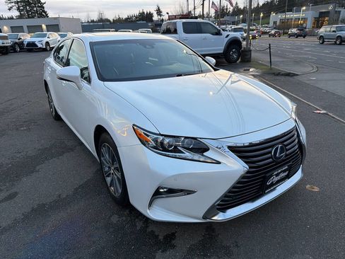 Used 2017 Lexus ES 300h w/ Luxury Package image 10