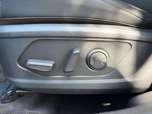 Used 2025 Kia Sportage EX FWD image 11