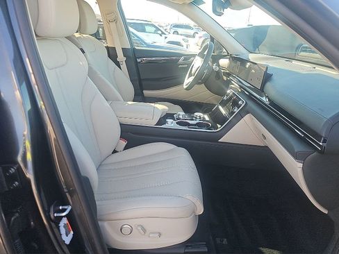 Used 2025 Genesis GV80 2.5T Standard AWD/4WD image 13