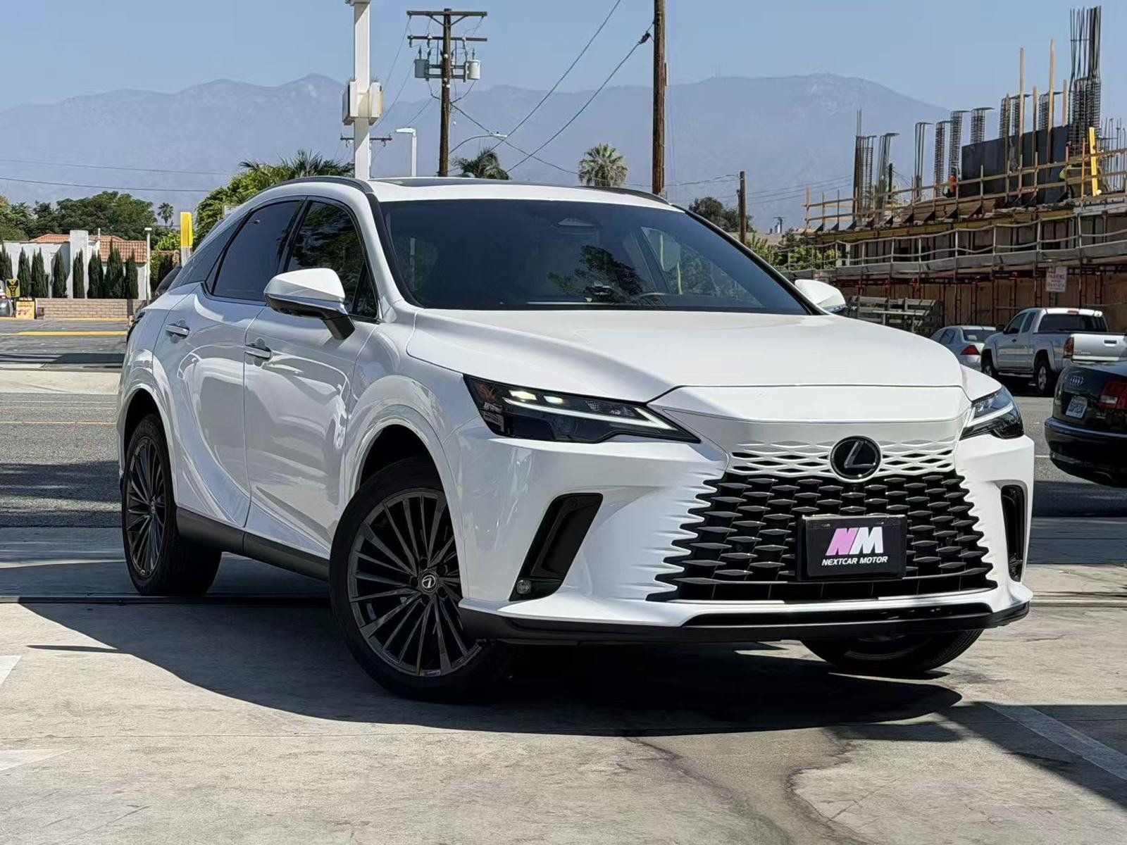 Used 2025 Lexus RX 350h w/ Convenience Package AWD/4WD image 4