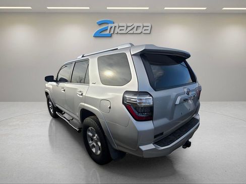 Used 2016 Toyota 4Runner SR5 Premium image 2