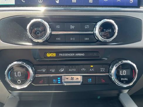 Used 2022 Ford F350 Lariat w/ Lariat Ultimate Package AWD/4WD image 28