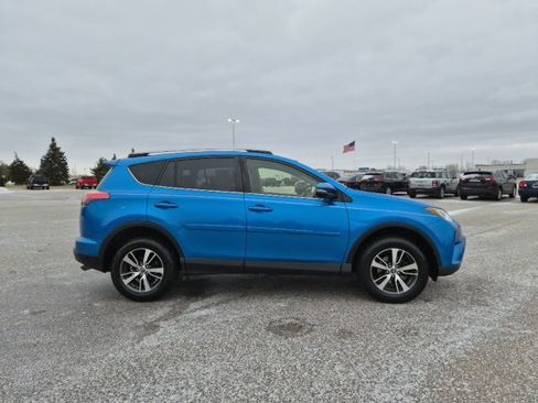 Used 2018 Toyota RAV4 XLE image 4