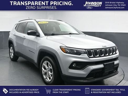 Used 2024 Jeep Compass Latitude AWD/4WD image 1