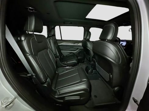 New 2025 Jeep Grand Cherokee L Limited w/ Luxury Tech Group II image 32