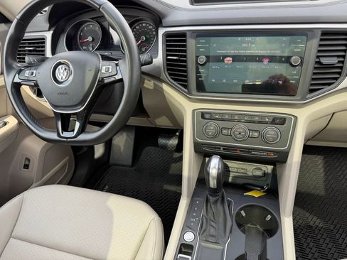 Used 2020 Volkswagen Atlas SE w/ Panoramic Sunroof Package FWD image 13