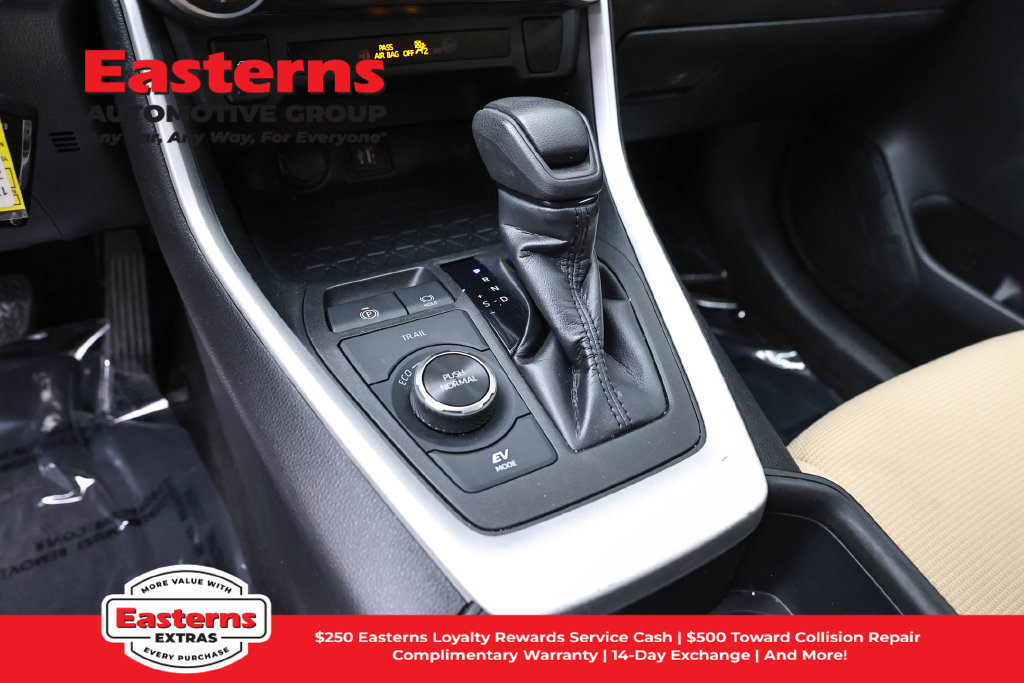 Used 2023 Toyota RAV4 LE AWD/4WD image 13