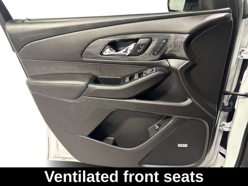 Used 2023 Chevrolet Traverse High Country image 19
