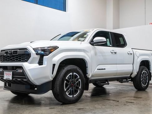 Certified 2026 Toyota Tacoma TRD Sport AWD/4WD image 3
