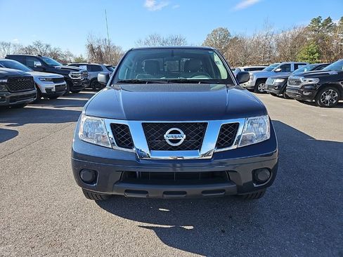 Used 2020 Nissan Frontier SV w/ SV Utility Package image 2