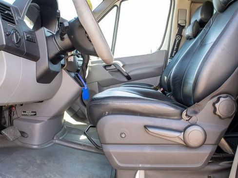 Used 2010 Mercedes-Benz Sprinter 2500 image 11