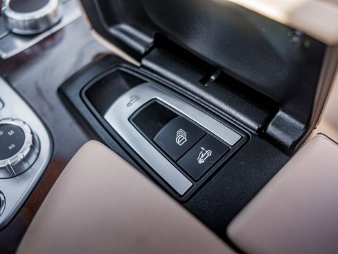 Used 2013 Mercedes-Benz SL 63 AMG image 40