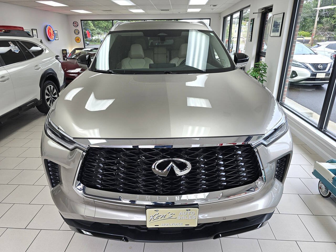 Used 2024 INFINITI QX60 Luxe w/ Performance Audio Package AWD/4WD image 2