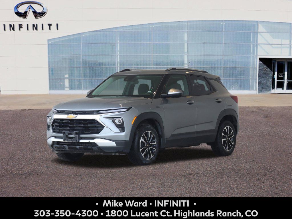 Used 2025 Chevrolet TrailBlazer LT AWD/4WD image 1