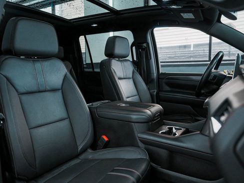 Used 2022 Chevrolet Suburban RST w/ Sport Performance Package image 40