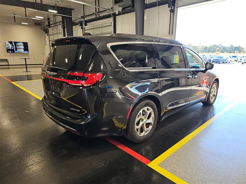 Used 2022 Chrysler Pacifica Limited FWD image 6
