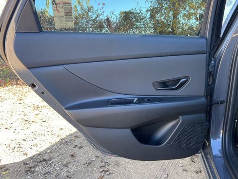 Used 2025 Hyundai Elantra Sport image 10