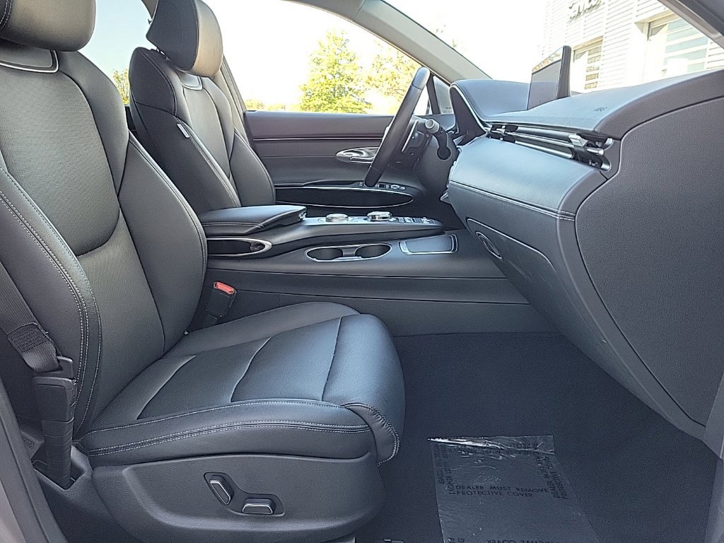 Used 2025 Genesis GV70 2.5T AWD/4WD image 16