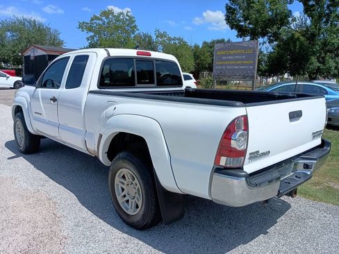 Used 2015 Toyota Tacoma PreRunner w/ SR5 Package RWD image 3