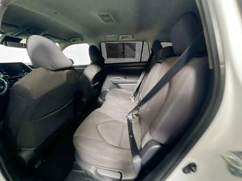 Used 2021 Toyota Highlander LE image 29