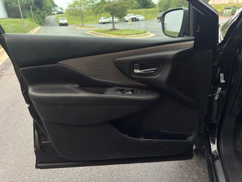 Used 2018 Nissan Murano SV image 16