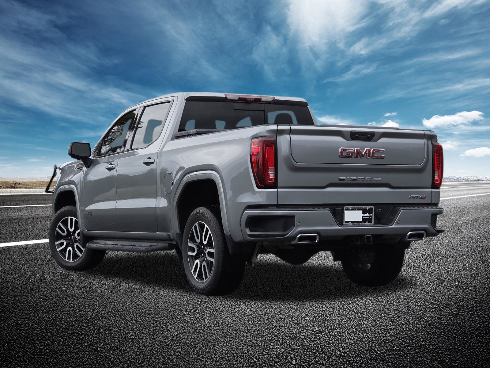 Used 2025 GMC Sierra 1500 AT4 w/ Technology Package AWD/4WD image 21